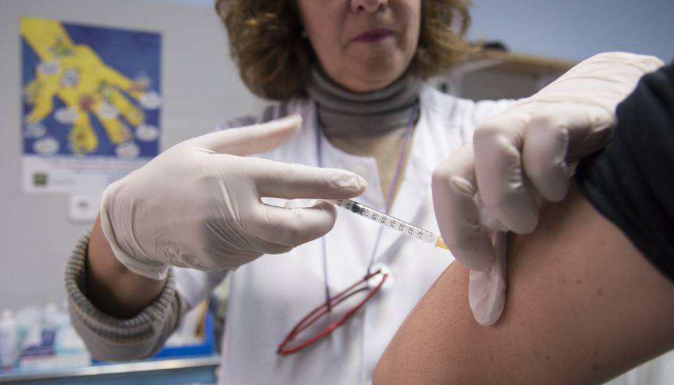 Vacuna contra la gripe ayuda a evitar ataques cardiacos
