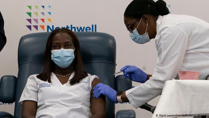 Hospitales en Nueva York pueden ser multados por vacunación lenta